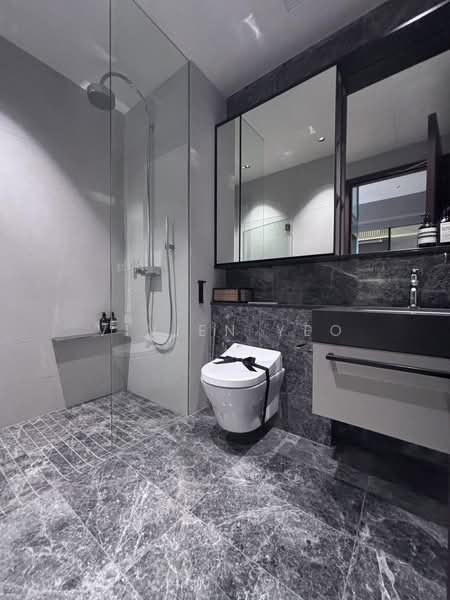 Parksuites, 18 Holland Grove Road, 4 Bedrooms, 3,068 sqft, Condominium For Sale, by Vivien Yeo, 500214786 - Bathroom - PropertyGuru.com.sg