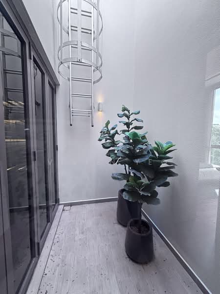 Parksuites, 18 Holland Grove Road, 4 Bedrooms, 3,068 sqft, Condominium For Sale, by Vivien Yeo, 500214786 - Balcony - PropertyGuru.com.sg