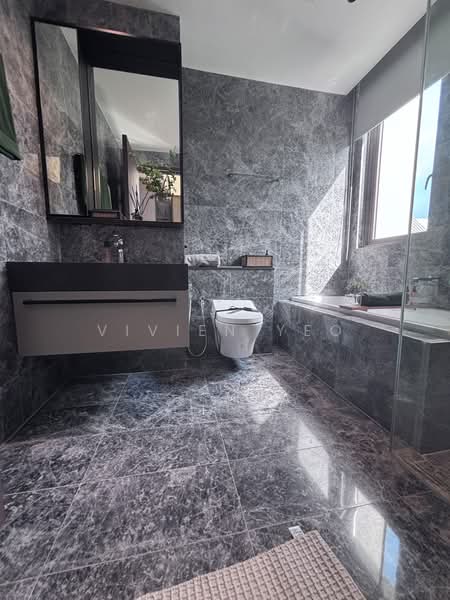 Parksuites, 18 Holland Grove Road, 4 Bedrooms, 3,068 sqft, Condominium For Sale, by Vivien Yeo, 500214786 - Bathroom - PropertyGuru.com.sg