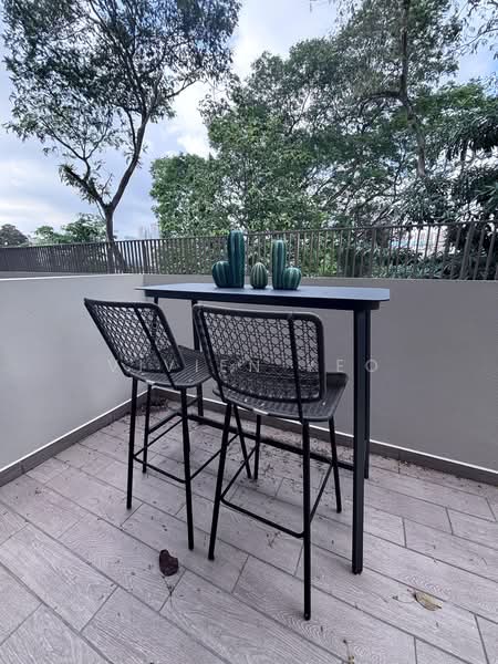 Parksuites, 18 Holland Grove Road, 4 Bedrooms, 3,068 sqft, Condominium For Sale, by Vivien Yeo, 500214786 - Balcony - PropertyGuru.com.sg