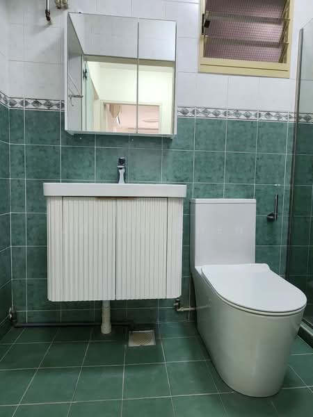 116 Edgefield Plains, 116 Edgefield Plains, 4 Bedrooms, 1,399 sqft, HDB Flat For Rent, by Jason Chen, 500214801 - Bathroom - PropertyGuru.com.sg