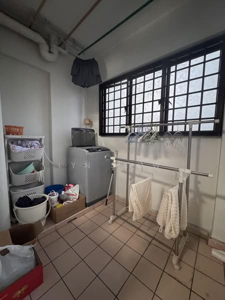 952 Hougang Avenue 9, 952 Hougang Avenue 9, 3 Bedrooms, 1,087 sqft, HDB Flat For Sale, by Lyn Seow, 500214802 - Yard - PropertyGuru.com.sg
