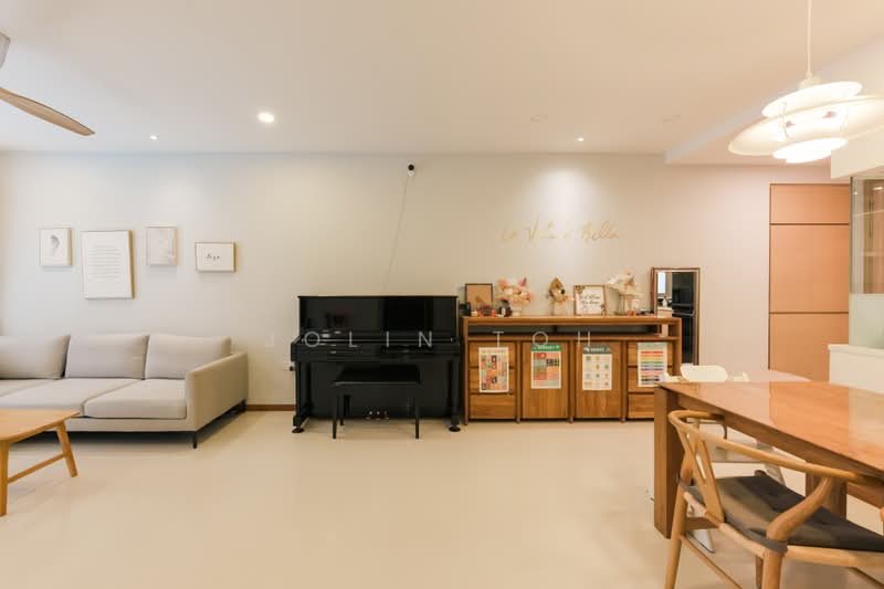 Waterfront Gold, 756 Bedok Reservoir Road, 4 Bedrooms, 1,378 sqft, Condominium For Sale, by Jolin Toh, 500214804 - Living Room - PropertyGuru.com.sg