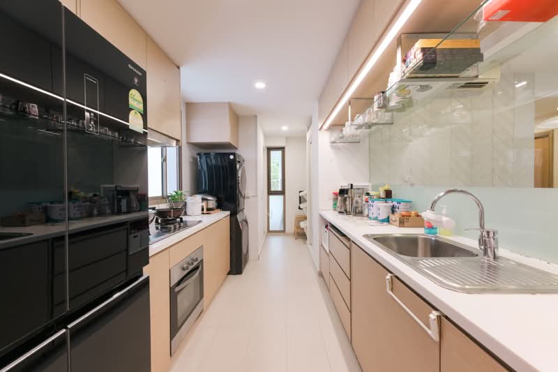 Waterfront Gold, 756 Bedok Reservoir Road, 4 Bedrooms, 1,378 sqft, Condominium For Sale, by Jolin Toh, 500214804 - Kitchen - PropertyGuru.com.sg