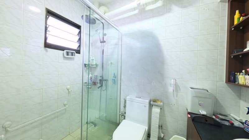 664A Jurong West Street 64, 664A Jurong West Street 64, 3 Bedrooms, 1,184 sqft, HDB Flat For Sale, by Lucas Tan, 500214810 - Bathroom - PropertyGuru.com.sg