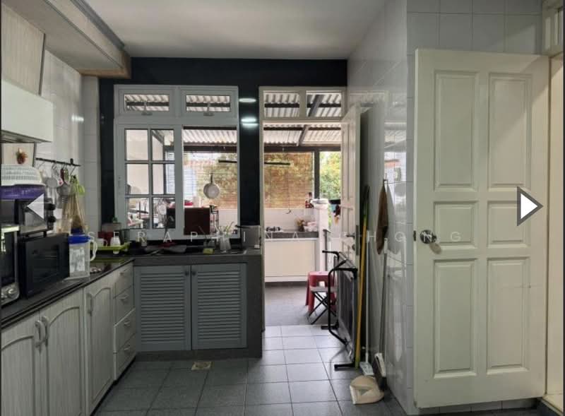 1KM NYPS - BEAUTIFUL UNBLOCK VIEW! >>9.8.2.8.0.0.6.4, Shamrock park/Namly Dr/Namly Rise/Namly Ave/Namly Place, 4 Bedrooms, 3,000 sqft, Semi-Detached House For Sale, by Seraphina Chong, 500214812 - Kitchen - PropertyGuru.com.sg
