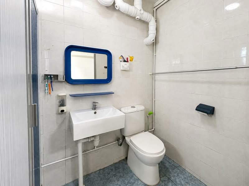 347 Kang Ching Road, 347 Kang Ching Road, 3 Bedrooms, 1,302 sqft, HDB Flat For Sale, by Joel Leong Foo Shun, 500214813 - Bathroom - PropertyGuru.com.sg