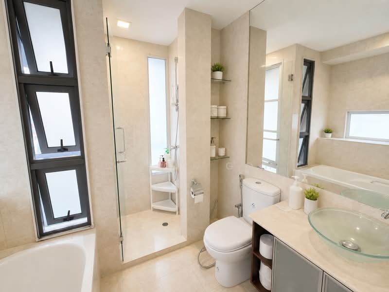 Pasadena, 2A Derbyshire Road, 3 Bedrooms, 1,496 sqft, Condominium For Sale, by Calvin Goh, 500214814 - Master Toilet View 1 - PropertyGuru.com.sg
