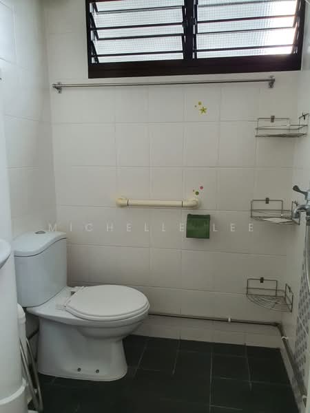 435 Ang Mo Kio Avenue 10, 435 Ang Mo Kio Avenue 10, Room Rental, 180 sqft, HDB Flat For Rent, by Michelle Lee, 500214819 - Bathroom - PropertyGuru.com.sg