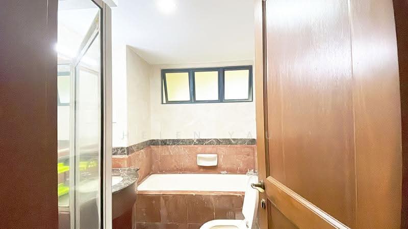 Westcove Condo, 16 West Coast Crescent, Buona Vista / West Coast / Clementi New Town, 2 Bedrooms, 1,098 sqft, Condominium For Sale, by Helen Yau, 500214841 - Bathroom - PropertyGuru.com.sg