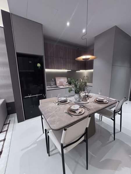 Parksuites, 18 Holland Grove Road, 2 Bedrooms, 786 sqft, Condominium For Sale, by Vivien Yeo, 500214849 - Kitchen - PropertyGuru.com.sg