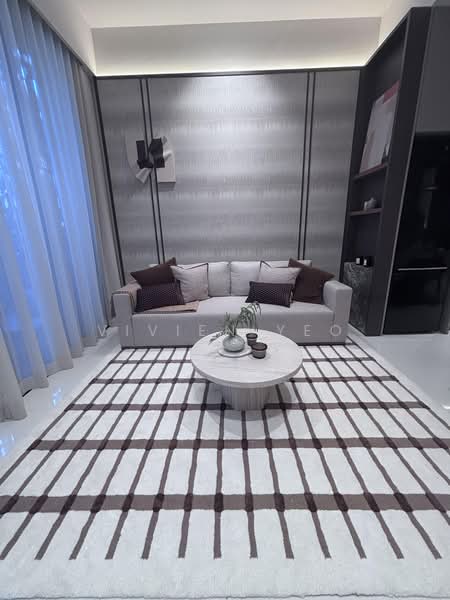 Parksuites, 18 Holland Grove Road, 2 Bedrooms, 786 sqft, Condominium For Sale, by Vivien Yeo, 500214849 - Living Room - PropertyGuru.com.sg
