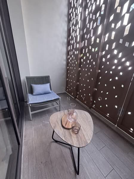 Parksuites, 18 Holland Grove Road, 2 Bedrooms, 786 sqft, Condominium For Sale, by Vivien Yeo, 500214849 - Balcony - PropertyGuru.com.sg