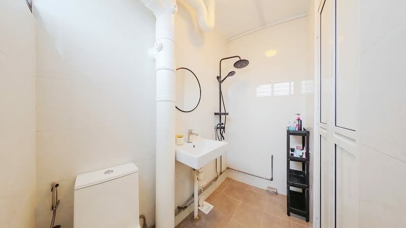 902 Jurong West Street 91, 902 Jurong West Street 91, 3 Bedrooms, 1,119 sqft, HDB Flat For Sale, by Nazriff ., 500214864 - Common Bathroom - PropertyGuru.com.sg