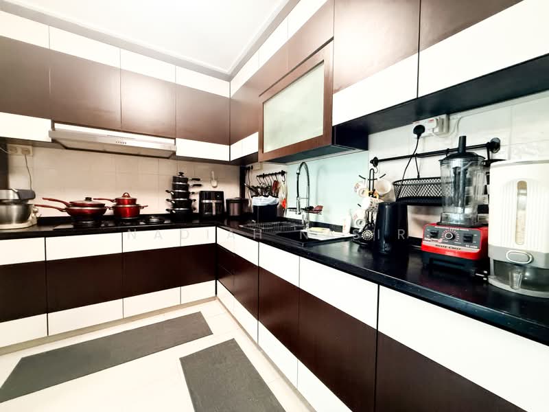 163 Yung Ping Road, 163 Yung Ping Road, 4 Bedrooms, 1,550 sqft, HDB Flat For Sale, by Nadiah Nasir, 500214866 - Kitchen - PropertyGuru.com.sg