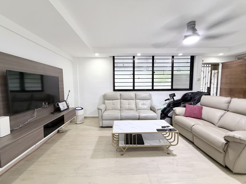 319 Bukit Batok Street 33, 319 Bukit Batok Street 33, 3 Bedrooms, 904 sqft, HDB Flat For Sale, by Mohamed Yaseen, 500214867 - Living Room - PropertyGuru.com.sg