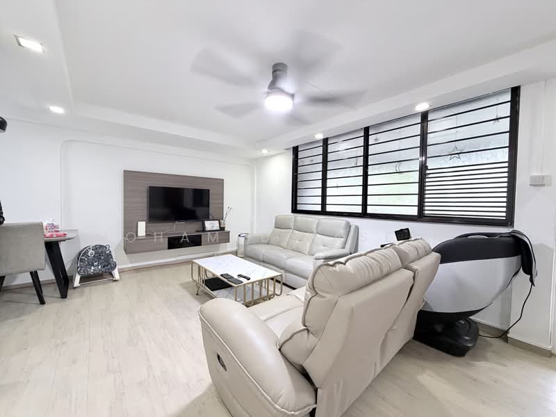 319 Bukit Batok Street 33, 319 Bukit Batok Street 33, 3 Bedrooms, 904 sqft, HDB Flat For Sale, by Mohamed Yaseen, 500214867 - Living Room - PropertyGuru.com.sg