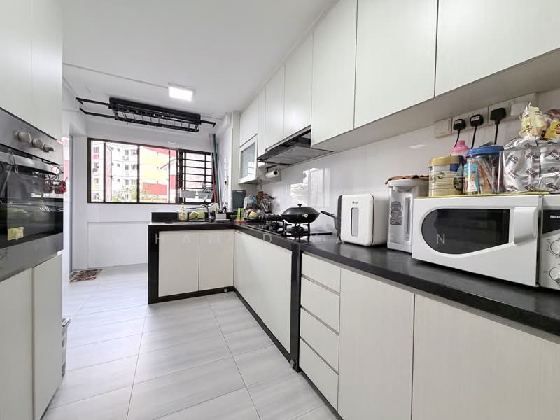 319 Bukit Batok Street 33, 319 Bukit Batok Street 33, 3 Bedrooms, 904 sqft, HDB Flat For Sale, by Mohamed Yaseen, 500214867 - Kitchen - PropertyGuru.com.sg