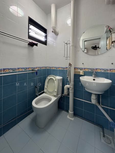 321 Ang Mo Kio Avenue 1, 321 Ang Mo Kio Avenue 1, 3 Bedrooms, 786 sqft, HDB Flat For Sale, by Margaret Tan, 500214869 - Bathroom - PropertyGuru.com.sg