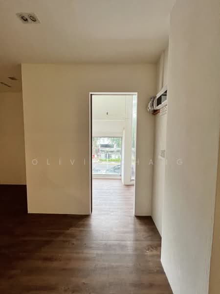 Holland Road Shopping Centre, 211 Holland Avenue, Tanglin / Holland / Bukit Timah, 240 sqft, Other Retail For Rent, by Olivia Chang, 500214897 - Interior - CommercialGuru.com.sg