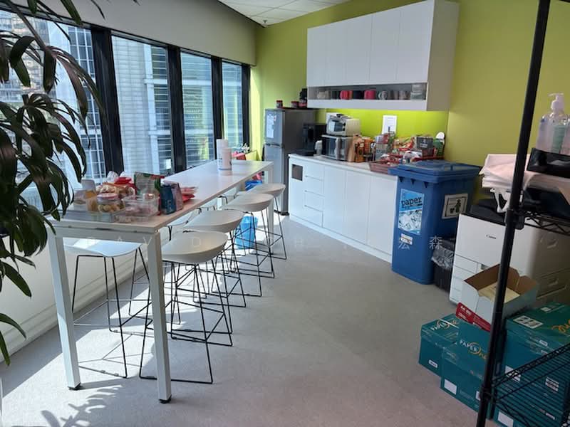 Excellent Natural Light Fitted Office, Raffles Place, Raffles Place Robinson Road Shenton Way Cecil Street, 2,433 sqft, Office For Rent, by David Toh (卓宏森), 500214916 - Kitchen - CommercialGuru.com.sg