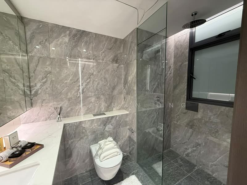 Sophia Meadow, 132 Sophia Road, Orchard / River Valley, 3 Bedrooms, 850 sqft, Condominium For Sale, by Jonathan Ong, 500214946 - Bathroom - PropertyGuru.com.sg