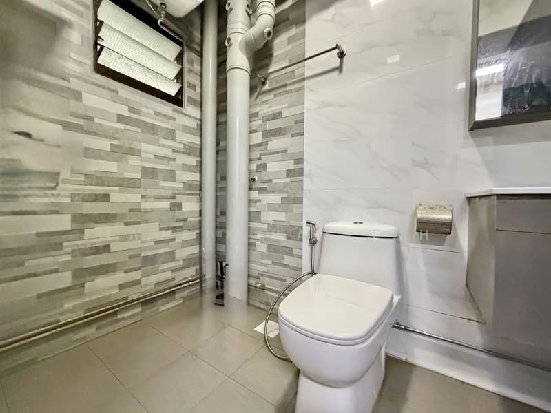 628 Jurong West Street 65, 628 Jurong West Street 65, 4 Bedrooms, 1,400 sqft, HDB Flat For Sale, by Taufik Batisah, 500214953 - Bathroom - PropertyGuru.com.sg