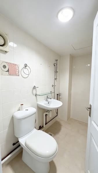 Textile Centre, 200 Jalan Sultan, 883 sqft, Office For Sale, by Elson Wang, 500214954 - Bathroom - CommercialGuru.com.sg