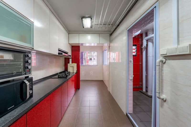 311 Canberra Road, 311 Canberra Road, 3 Bedrooms, 1,292 sqft, HDB Flat For Sale, by Gina Tow, 500214983 - Kitchen - PropertyGuru.com.sg