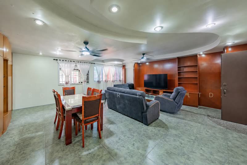 311 Canberra Road, 311 Canberra Road, 3 Bedrooms, 1,292 sqft, HDB Flat For Sale, by Gina Tow, 500214983 - Living Room - PropertyGuru.com.sg