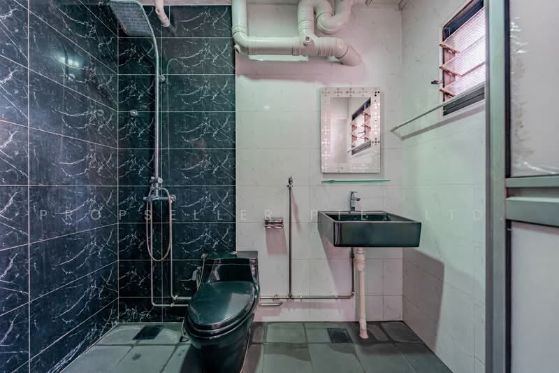 311 Canberra Road, 311 Canberra Road, 3 Bedrooms, 1,292 sqft, HDB Flat For Sale, by Gina Tow, 500214983 - Bathroom - PropertyGuru.com.sg