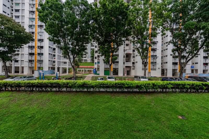 180 Ang Mo Kio Avenue 5, 180 Ang Mo Kio Avenue 5, 2 Bedrooms, 732 sqft, HDB Flat For Sale, by Kelly Tan, 500214990 - Exterior - PropertyGuru.com.sg
