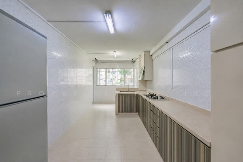 180 Ang Mo Kio Avenue 5, 180 Ang Mo Kio Avenue 5, 2 Bedrooms, 732 sqft, HDB Flat For Sale, by Kelly Tan, 500214990 - Kitchen - PropertyGuru.com.sg