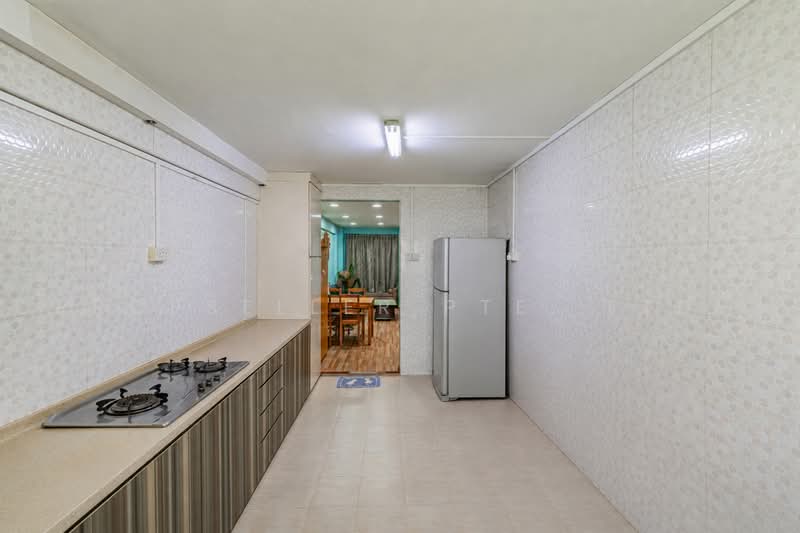 180 Ang Mo Kio Avenue 5, 180 Ang Mo Kio Avenue 5, 2 Bedrooms, 732 sqft, HDB Flat For Sale, by Kelly Tan, 500214990 - Kitchen - PropertyGuru.com.sg
