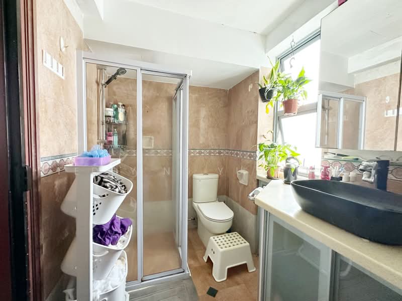 Aquarius By The Park, 15 Bedok Reservoir View, 3 Bedrooms, 1,323 sqft, Condominium For Sale, by Teddy Ng Yu Ming, 500214991 - Bathroom - PropertyGuru.com.sg