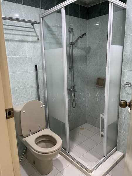 Central Green, 1 Jalan Membina, 2 Bedrooms, 947 sqft, Condominium For Rent, by DELIA, 500215025 - Bathroom - PropertyGuru.com.sg