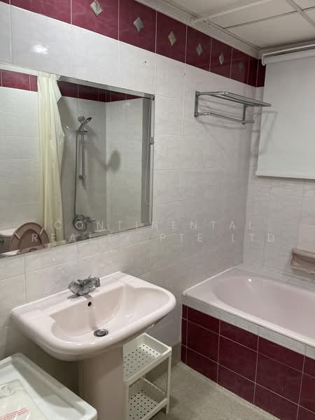 Central Green, 1 Jalan Membina, 2 Bedrooms, 947 sqft, Condominium For Rent, by DELIA, 500215025 - Bathroom - PropertyGuru.com.sg