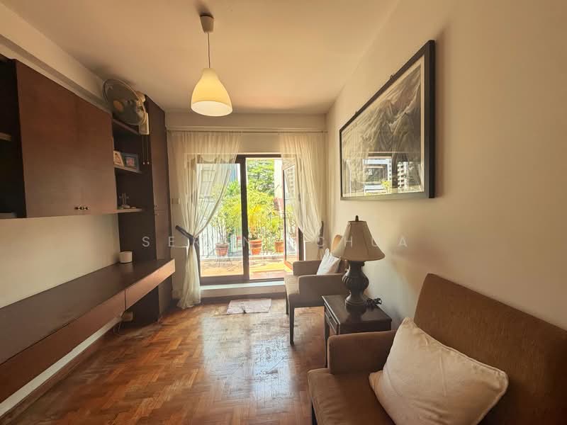 Rare 2.5 storey inter terrace near mrt and red swastica school, Tanah merah green estate / Peakview estate, 5 Bedrooms, 4,500 sqft, Terraced House For Sale, by Serene Chua, 500215044 - Living Room - PropertyGuru.com.sg