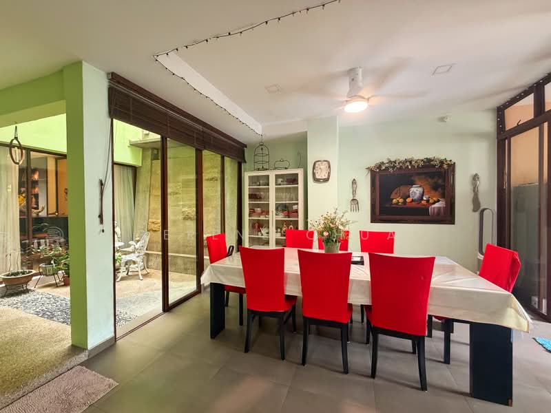 Rare 2.5 storey inter terrace near mrt and red swastica school, Tanah merah green estate / Peakview estate, 5 Bedrooms, 4,500 sqft, Terraced House For Sale, by Serene Chua, 500215044 - Dining Room - PropertyGuru.com.sg