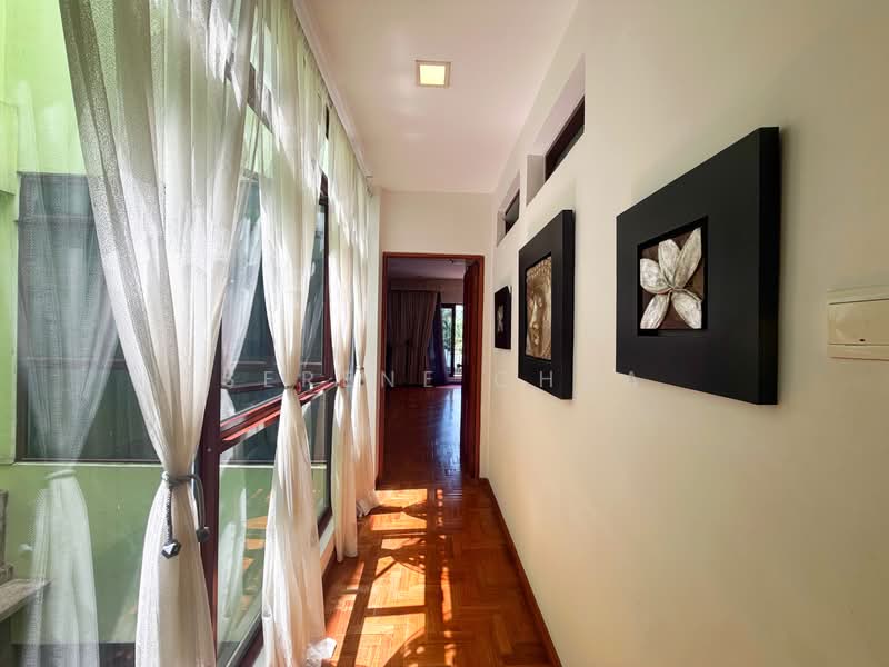 Rare 2.5 storey inter terrace near mrt and red swastica school, Tanah merah green estate / Peakview estate, 5 Bedrooms, 4,500 sqft, Terraced House For Sale, by Serene Chua, 500215044 - Corridor - PropertyGuru.com.sg