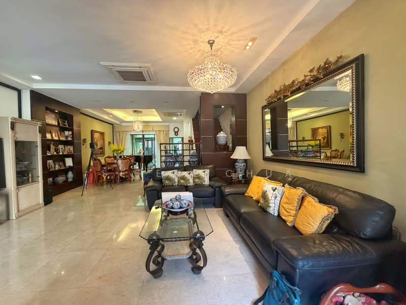 Rare 2.5 storey inter terrace near mrt and red swastica school, Tanah merah green estate / Peakview estate, 5 Bedrooms, 4,500 sqft, Terraced House For Sale, by Serene Chua, 500215044 - Living Room - PropertyGuru.com.sg