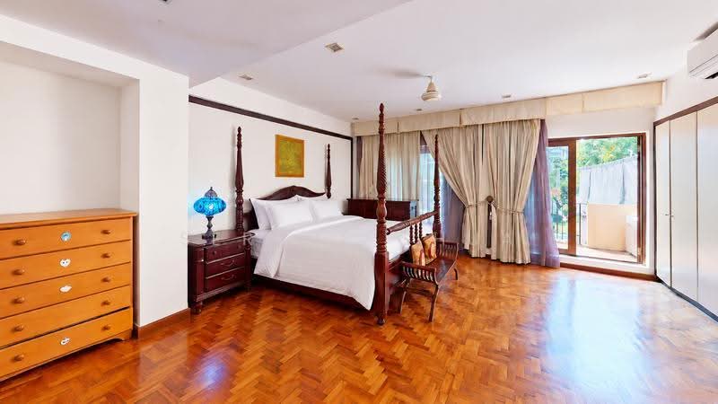 Rare 2.5 storey inter terrace near mrt and red swastika school, Tanah merah green estate / Peakview estate, Bedok / Upper East Coast, 5 Bedrooms, 4,500 sqft, Terraced House For Sale, by Serene Chua, 500215044 - master bedroom - PropertyGuru.com.sg