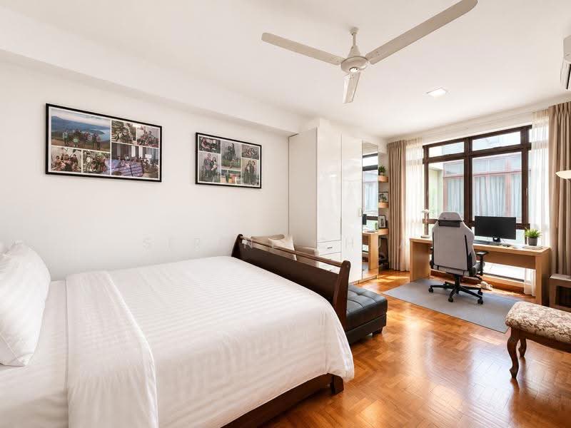 Rare 2.5 storey inter terrace near mrt and red swastika school, Tanah merah green estate / Peakview estate, Bedok / Upper East Coast, 5 Bedrooms, 4,500 sqft, Terraced House For Sale, by Serene Chua, 500215044 - Bedroom - PropertyGuru.com.sg