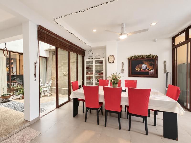 Rare 2.5 storey inter terrace near mrt and red swastika school, Tanah merah green estate / Peakview estate, Bedok / Upper East Coast, 5 Bedrooms, 4,500 sqft, Terraced House For Sale, by Serene Chua, 500215044 - Dining Room - PropertyGuru.com.sg