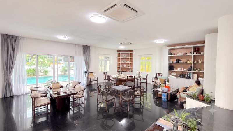 Swiss Club Road GCBA 2-sty Bungalow Short Stroll to Main Road, Jalan Senandong, 6 Bedrooms, 8,000 sqft, Good Class Bungalow For Sale, by Cheong Choon Ghee, 500215050 - Living Room - PropertyGuru.com.sg