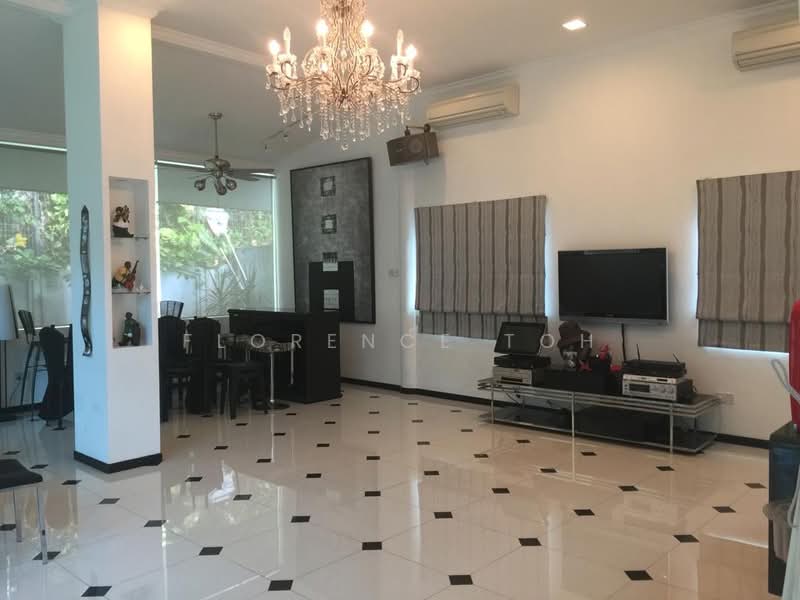Swettenham road, Swettenham road, 5 Bedrooms, 11,000 sqft, Good Class Bungalow For Sale, by Florence Toh, 500215051 - Living Room - PropertyGuru.com.sg