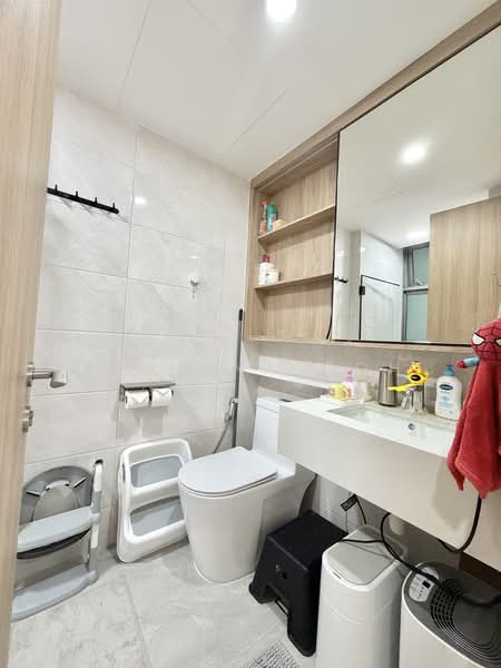 The Topiary, 13 Fernvale Lane, 3 Bedrooms, 1,087 sqft, Executive Condominium For Sale, by Serbina Goh, 500215053 - Bathroom - PropertyGuru.com.sg