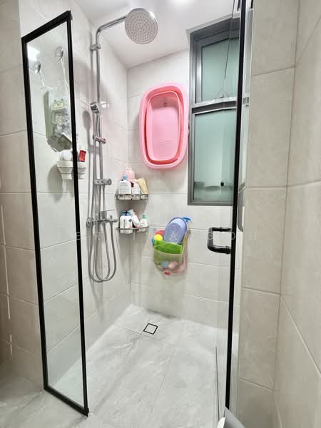 The Topiary, 13 Fernvale Lane, 3 Bedrooms, 1,087 sqft, Executive Condominium For Sale, by Serbina Goh, 500215053 - Bathroom - PropertyGuru.com.sg