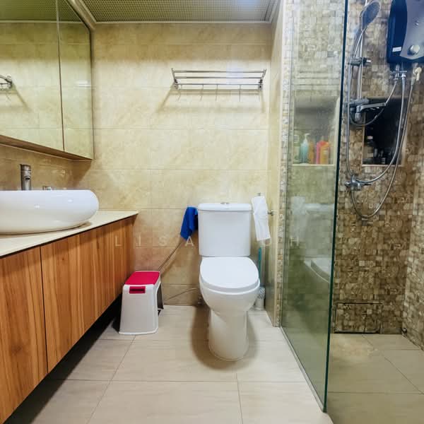 325C Sengkang East Way, 325C Sengkang East Way, 3 Bedrooms, 1,184 sqft, HDB Flat For Sale, by Lisa Goh, 500215059 - Bathroom-Master Bedroom - PropertyGuru.com.sg
