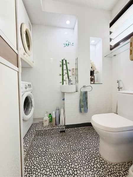 18 Cantonment Close, 18 Cantonment Close, 2 Bedrooms, 645 sqft, HDB Flat For Sale, by Joy Lai, 500215092 - PropertyGuru.com.sg